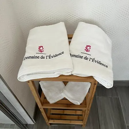 Avec Piscine דירה