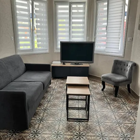 Cosy Avec Piscine Chauffee 6 Personnes Апартаменты